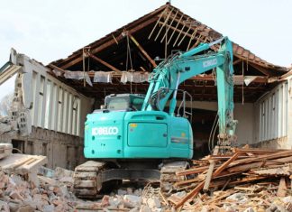 Bericht aus der Hohenloher Zeitung vom 04.03.2020 zum Rückbau der Erich-Fritz-Halle