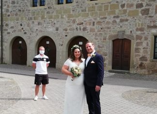 Wir gratulieren unserem Spieler und Senioren-Trainer Tobias Püschel zur Hochzeit