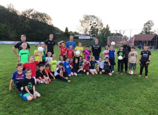 Landesligaspieler beim E-Jugendtraining