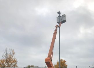 Neues Flutlicht am Kunstrasenplatz