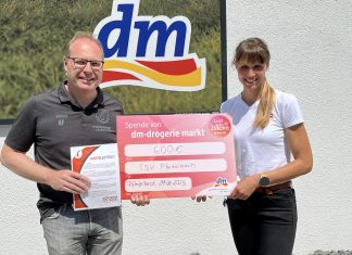 Spende von DM-Drogeriemarkt für unseren Umkleiden-Neubau