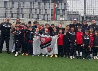 E-Junioren trainieren zusammen mit dem Nachwuchs des FC Augsburg